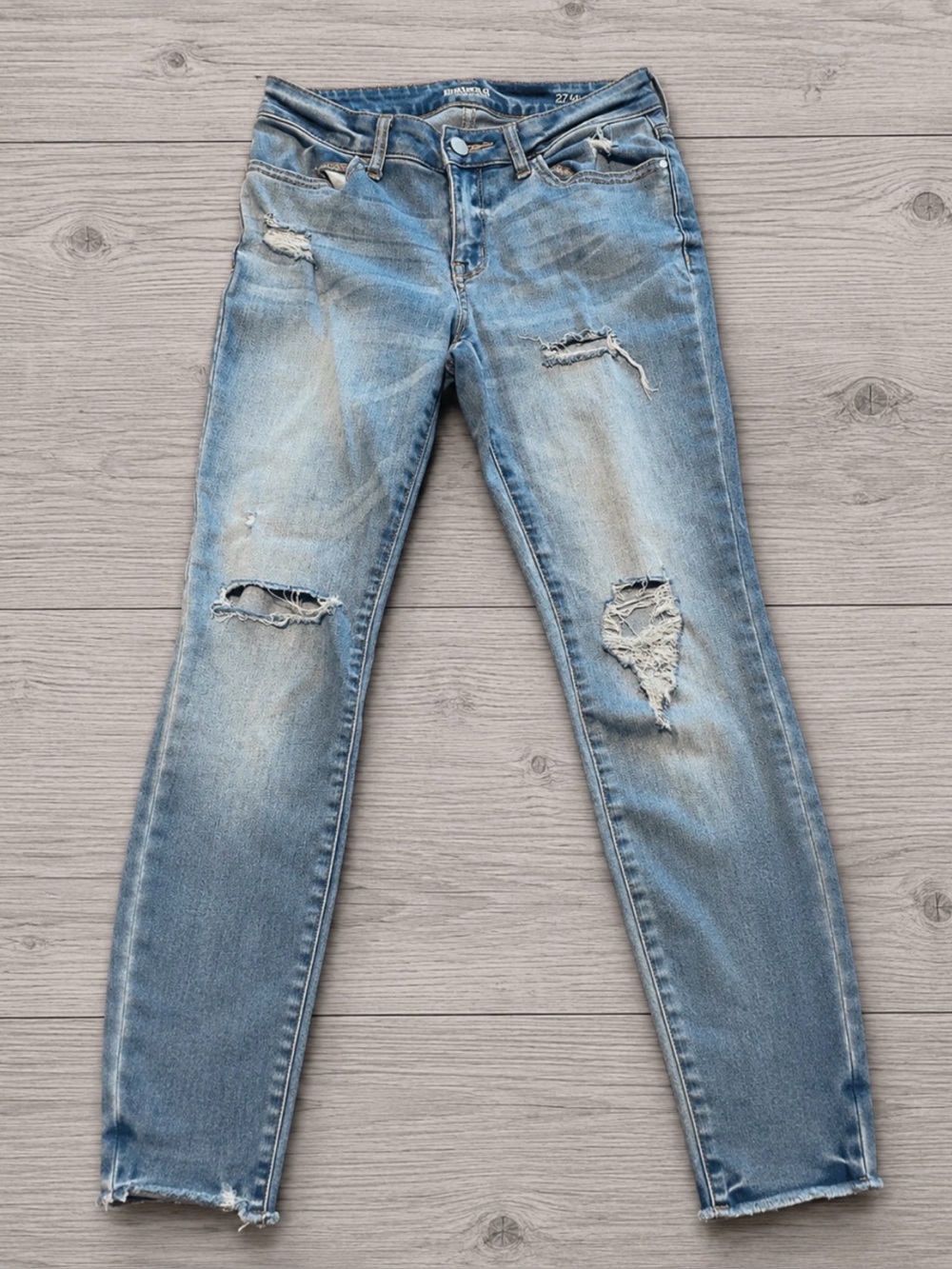 Distressed Skinny Jeans | Size 4 | 27” Waist
Light Wash Denim